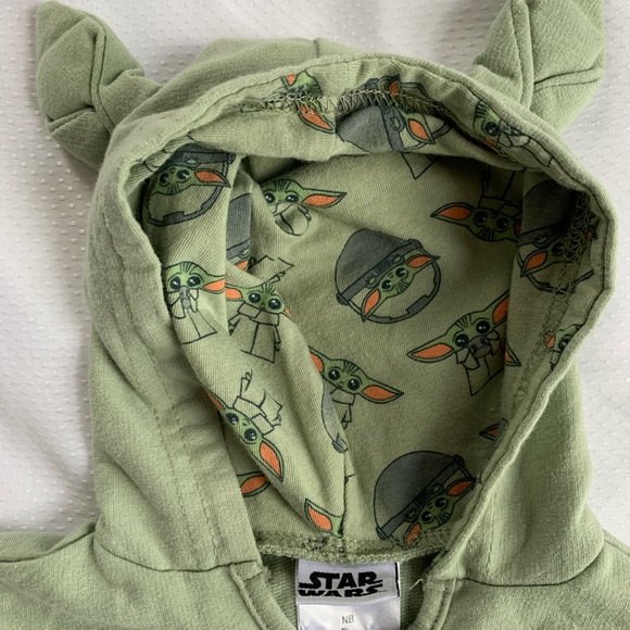 ✨SOLD✨ Baby Yoda Grogu Mandalorian Newborn Hoodie - Picture 4 of 4